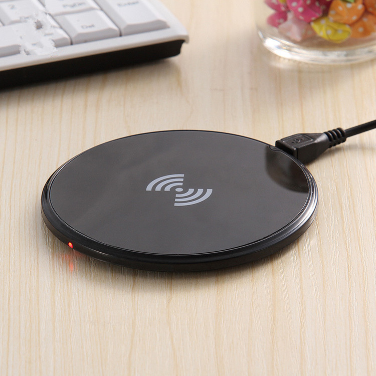 2018 Newest popular ce rohs fcc portable qi wireless power bank charger pad charging mouse pad